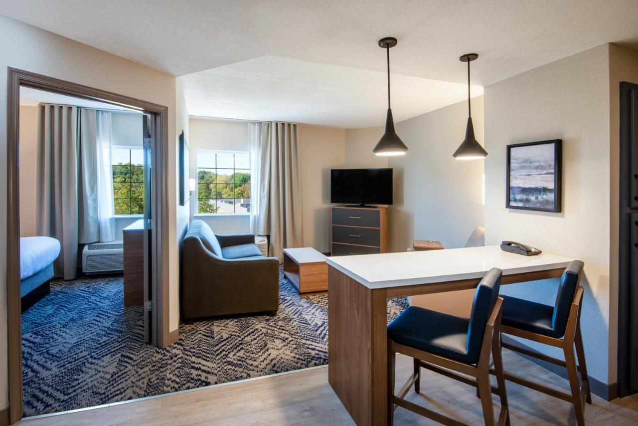 Queen Suite with Mobility Accessible Tub - Non-Smoking at Candlewood Suites Manassas, an IHG Hotel