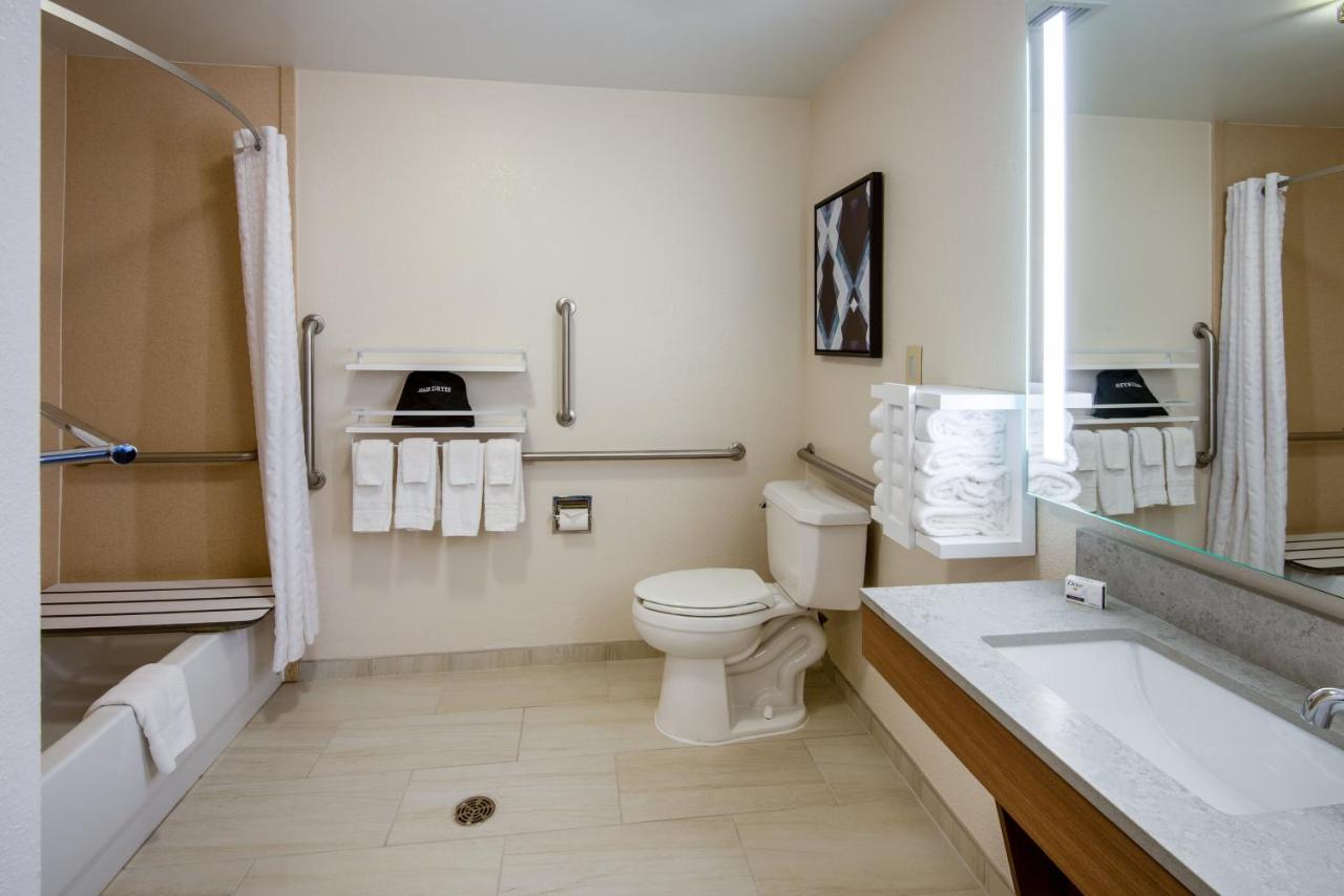 Double Room with Hearing Mobility Accessible Tub - Non-Smoking at Candlewood Suites Manassas, an IHG Hotel