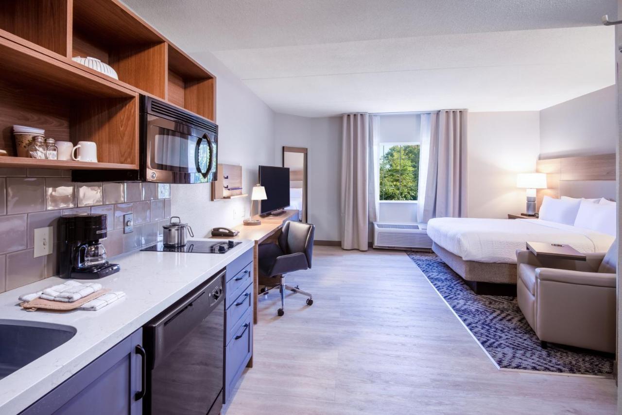Queen Studio - Non-Smoking at Candlewood Suites Manassas, an IHG Hotel