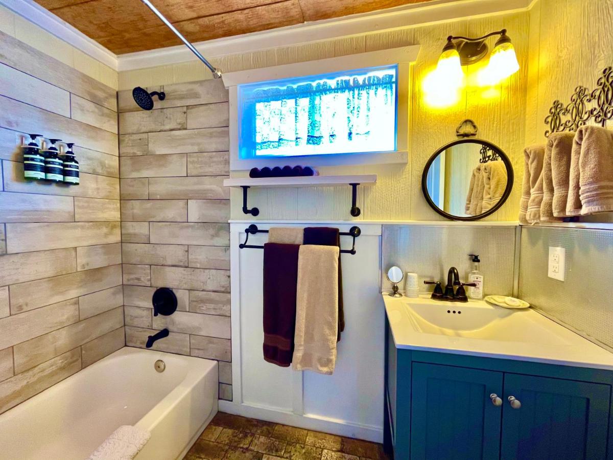 Three-Bedroom House at The Alexander at Creek Road