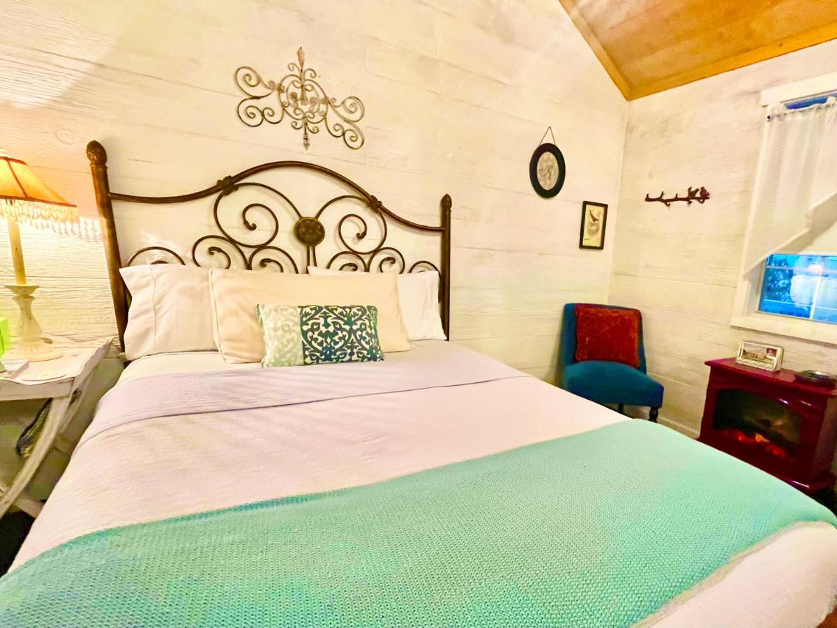 One-Bedroom Cottage at The Alexander at Creek Road