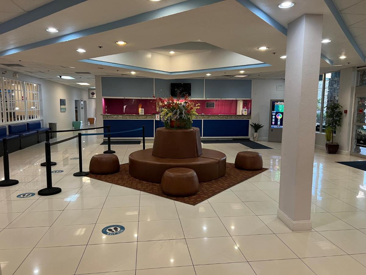  | Seralago Hotel & Suites Main Gate East
