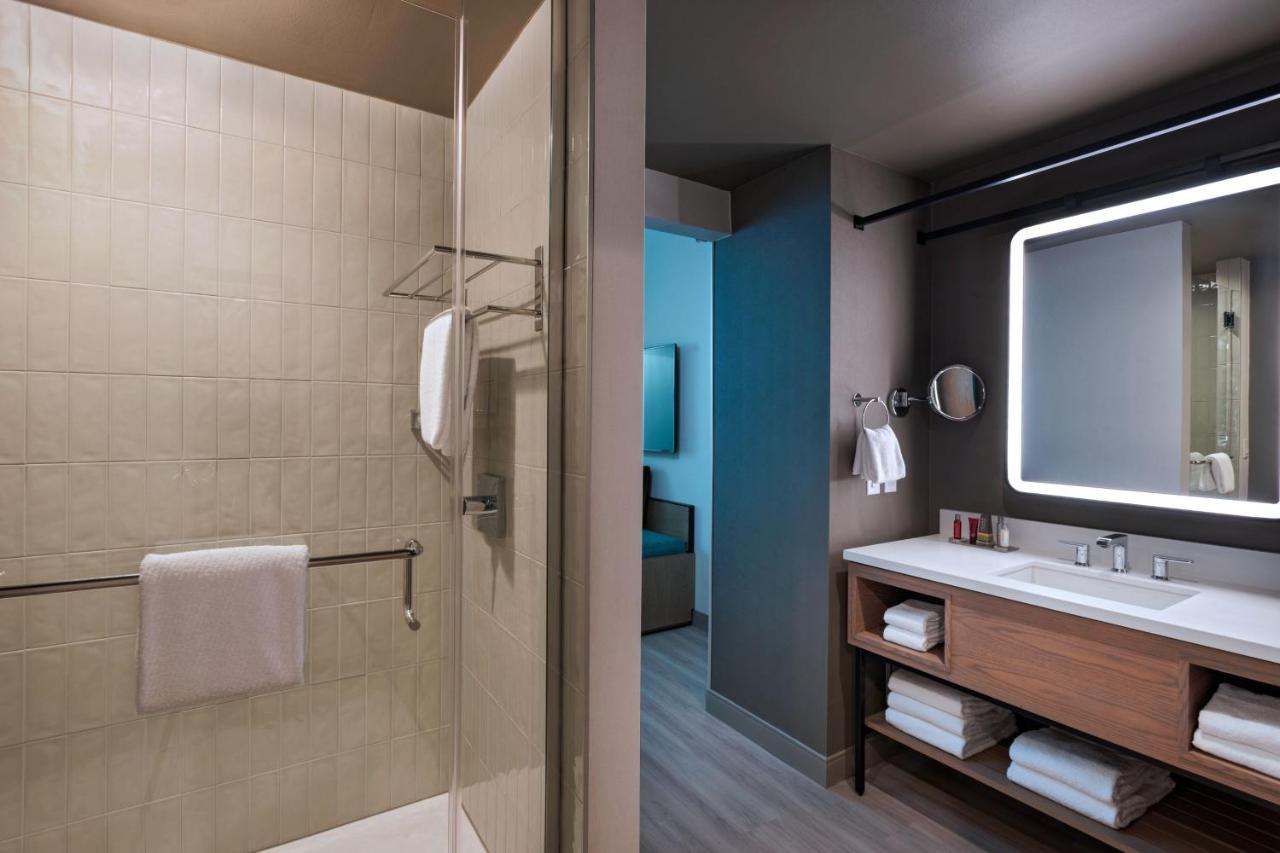 Guestroom, 2 Queen Beds, Guest room, 2 Queen at Austin Marriott Downtown