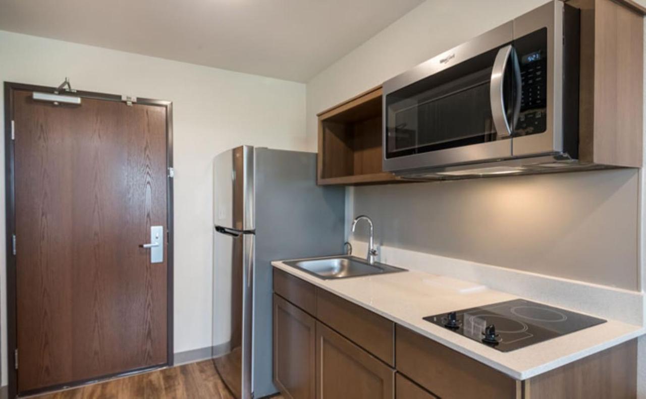 Standard Queen Room - Non Smoking at Woodspring Suites Cedar Park - Austin North