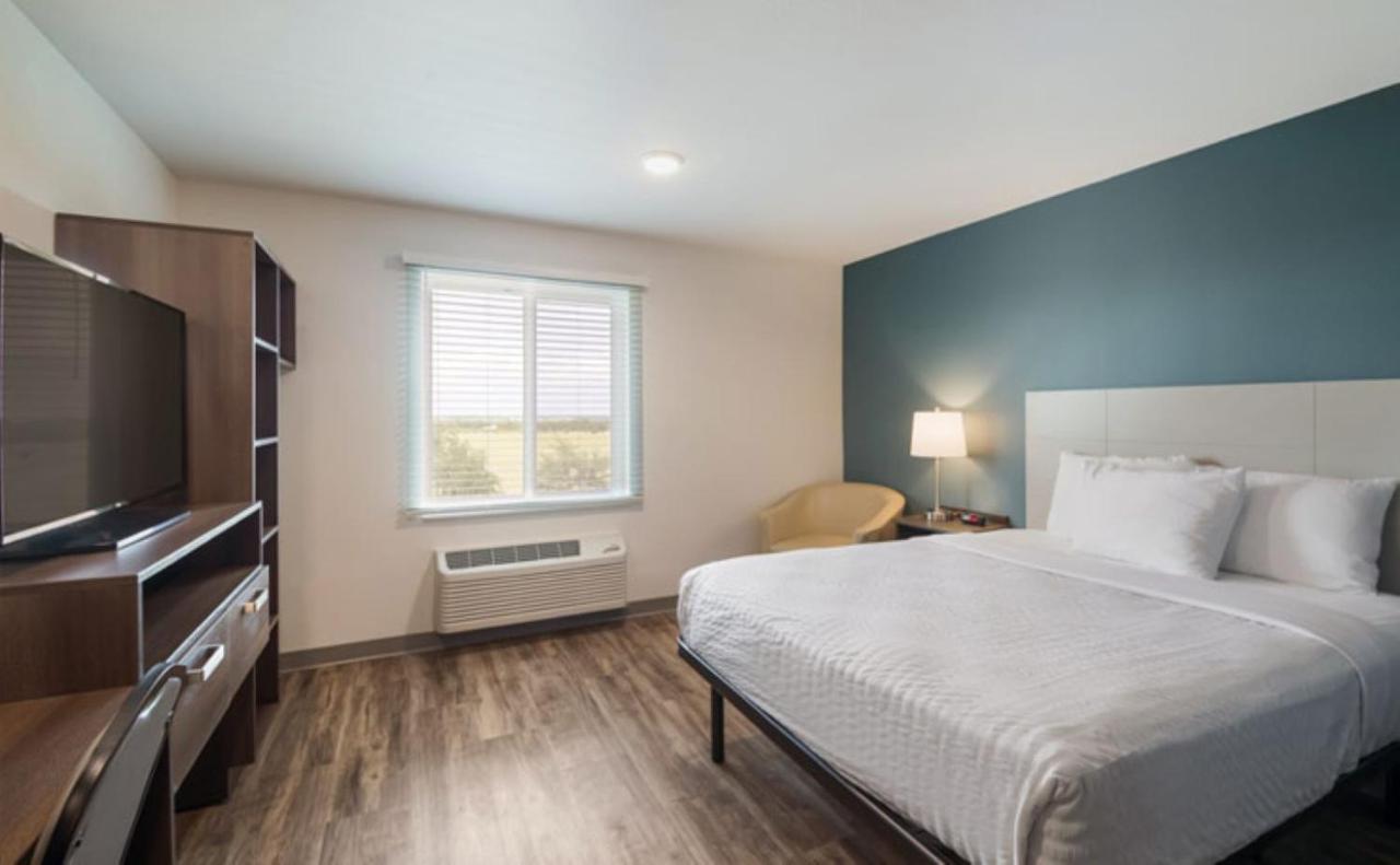 Standard Queen Room - Non Smoking at Woodspring Suites Cedar Park - Austin North