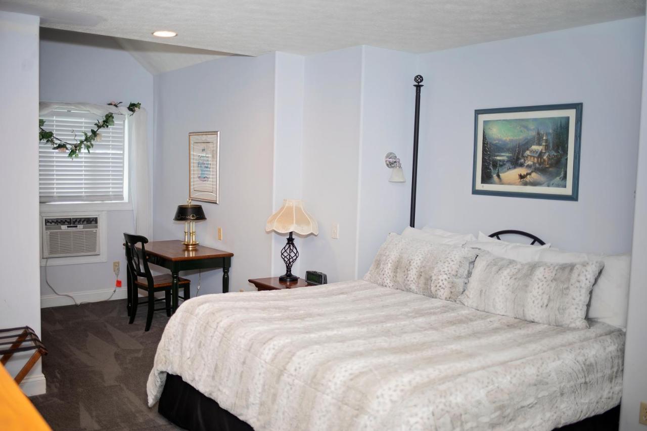 | Longhouse Manor B&B