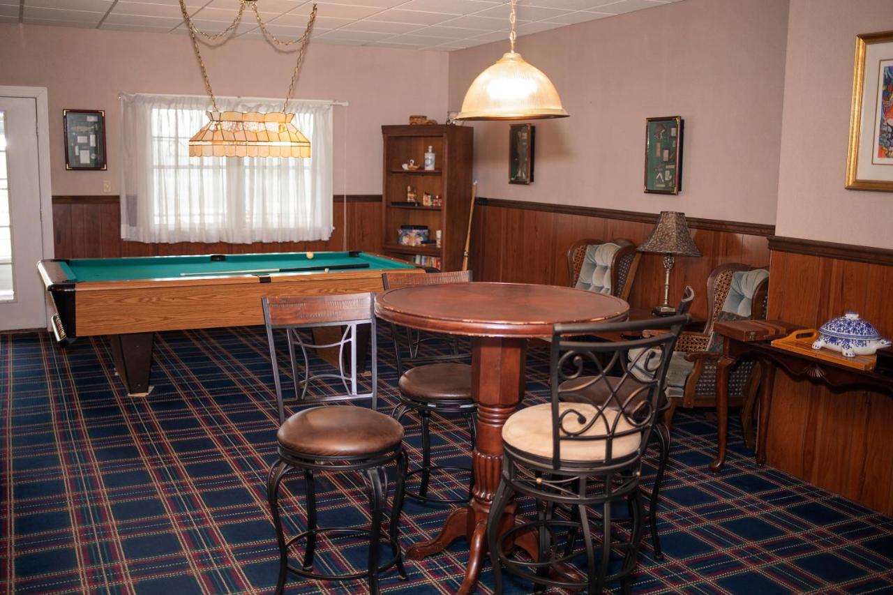 | Longhouse Manor B&B