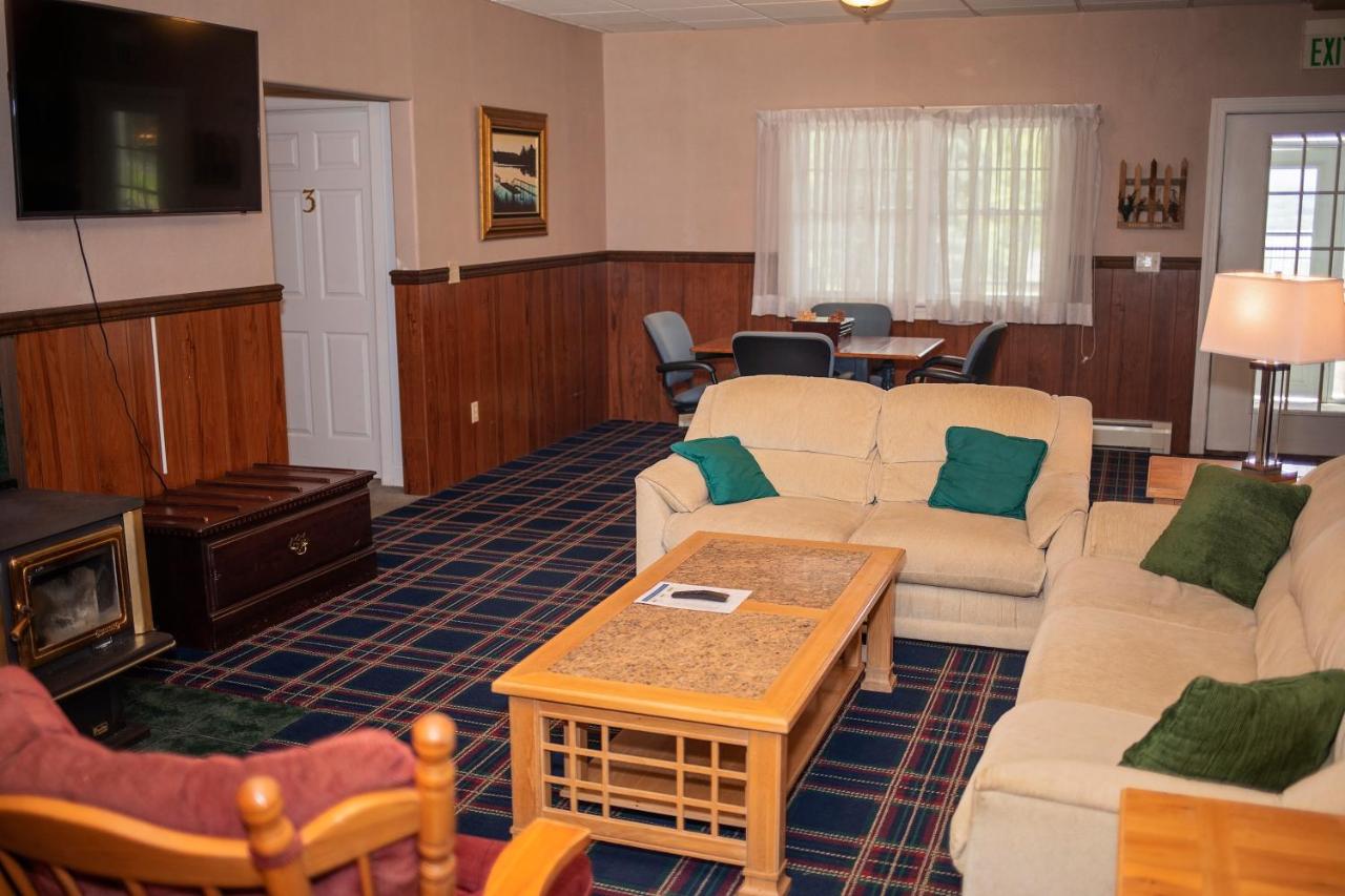 | Longhouse Manor B&B