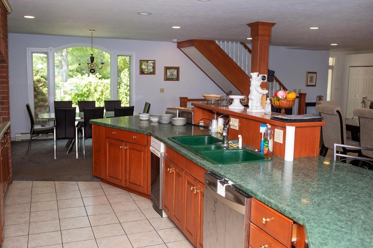 | Longhouse Manor B&B