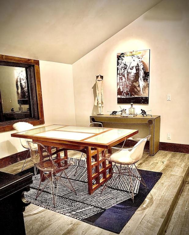  | Mountain Chic Retreat (Entire Home)