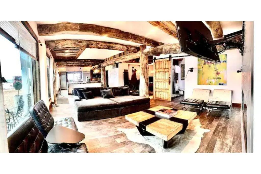  | Mountain Chic Retreat (Entire Home)