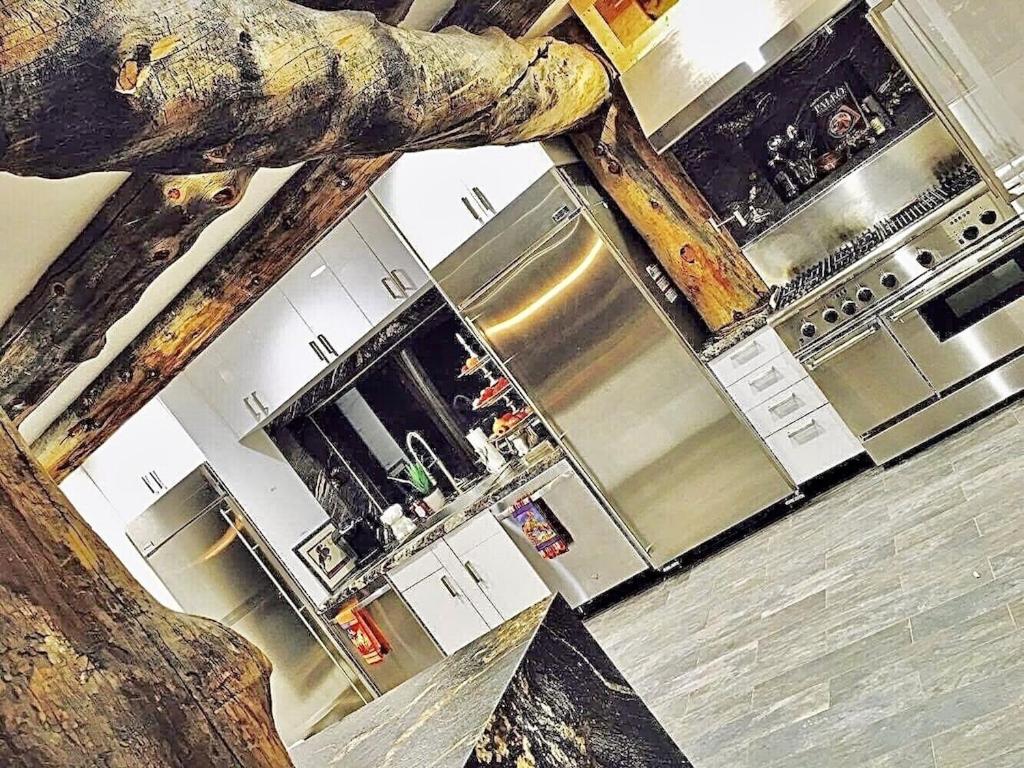  | Mountain Chic Retreat (Entire Home)