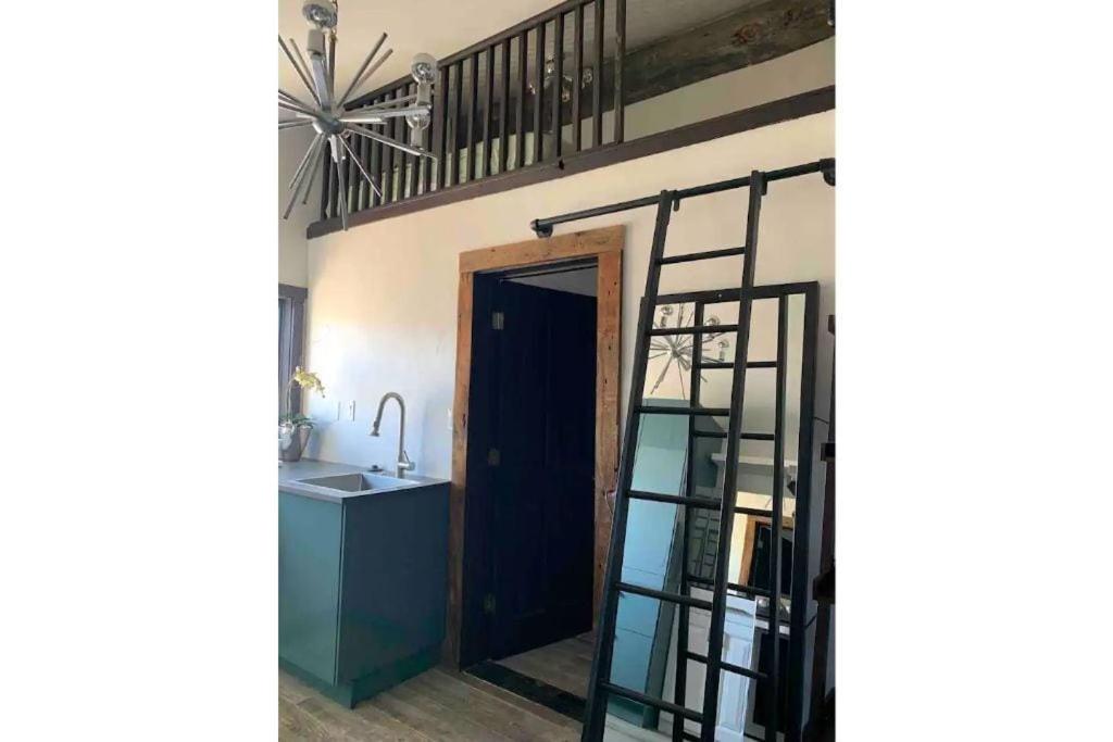  | Mountain Chic Retreat (Entire Home)