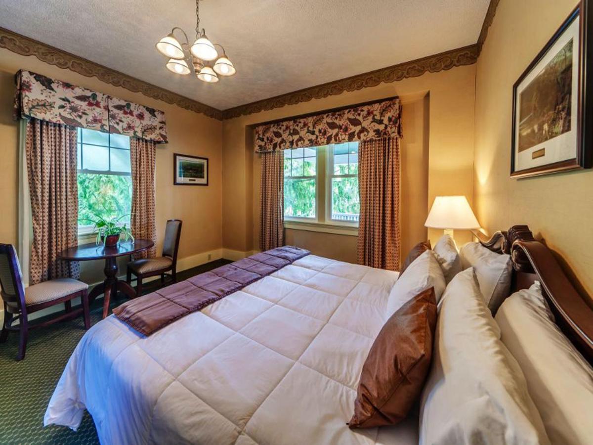 King Room with Riverview at The Shawnee Inn and Golf Resort