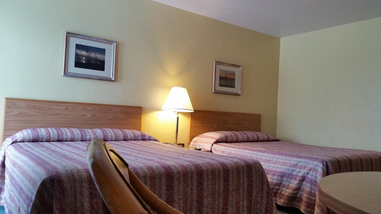 | Algoma Beach Motel