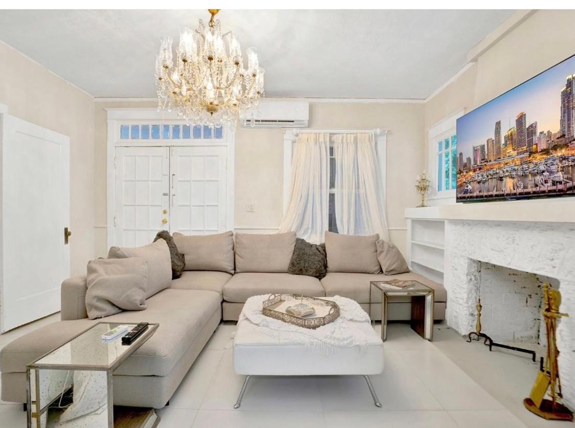 | Historical architecture with modern flare villa in Brickell Estates