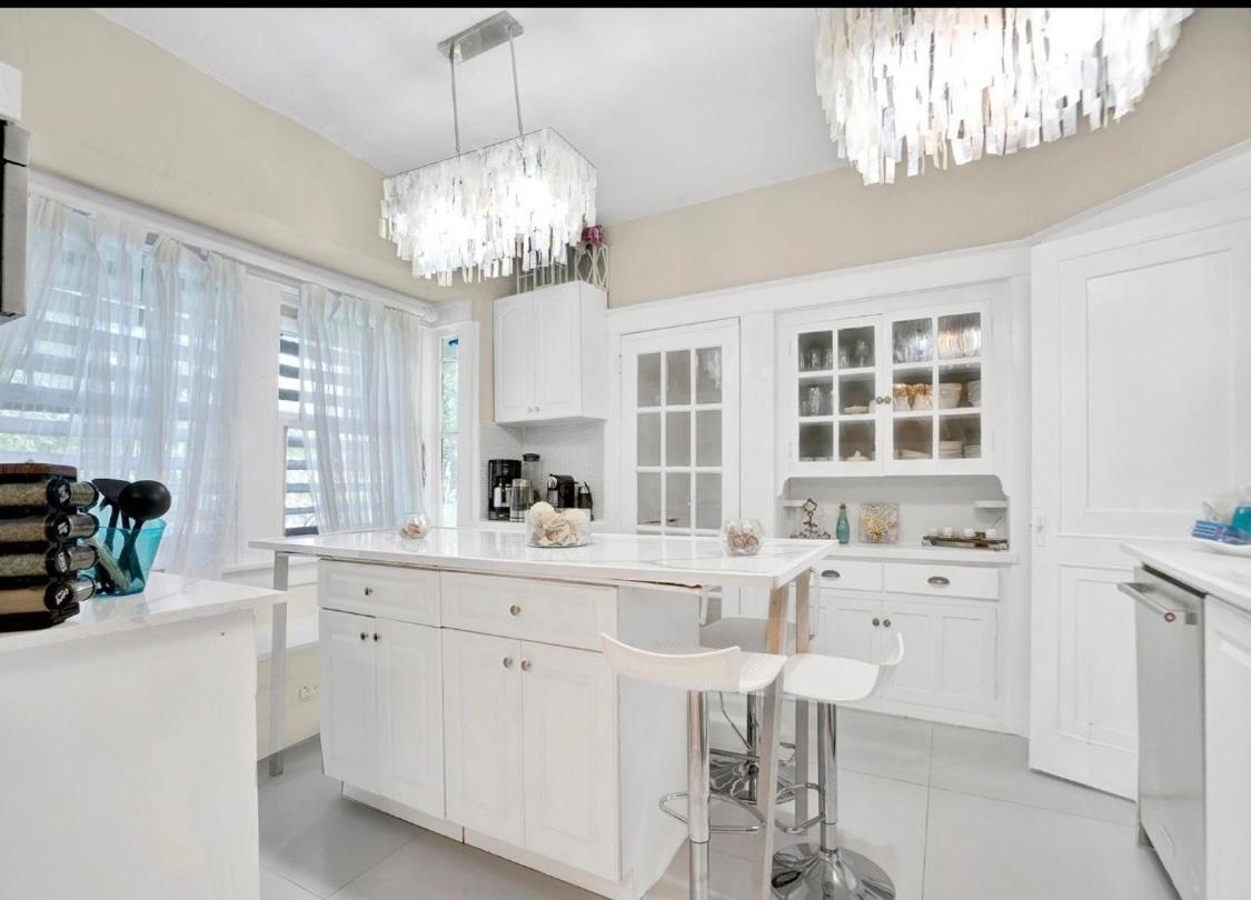 | Historical architecture with modern flare villa in Brickell Estates
