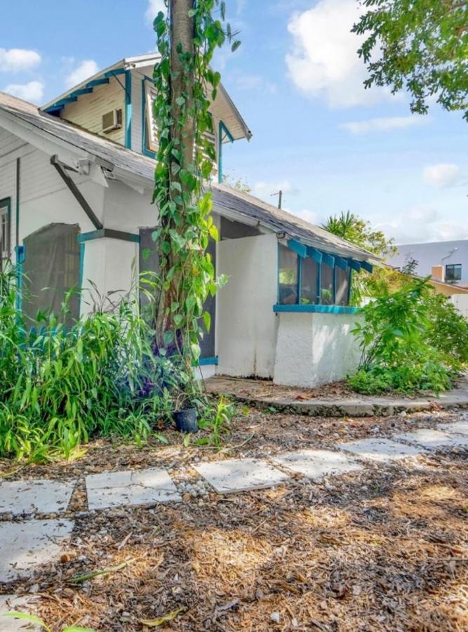 | Historical architecture with modern flare villa in Brickell Estates