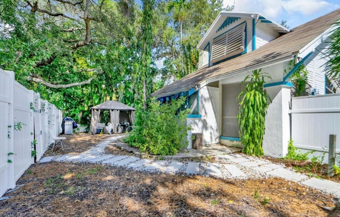 | Historical architecture with modern flare villa in Brickell Estates