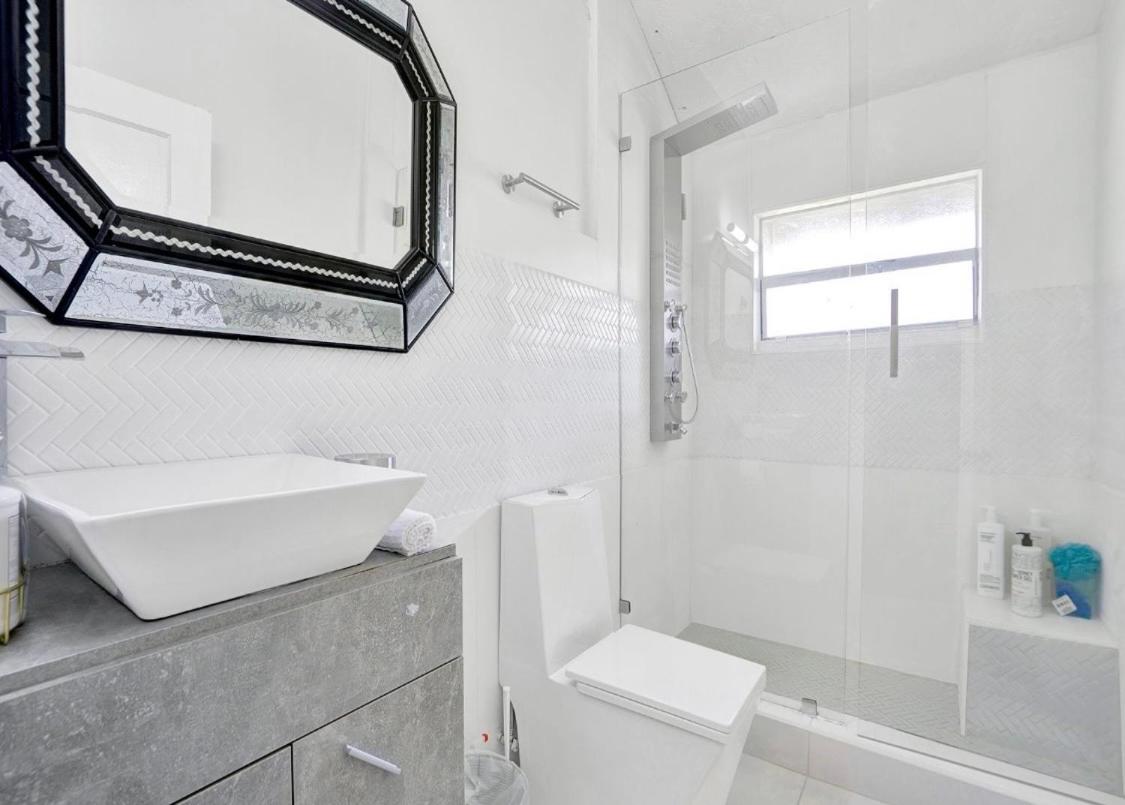 | Historical architecture with modern flare villa in Brickell Estates