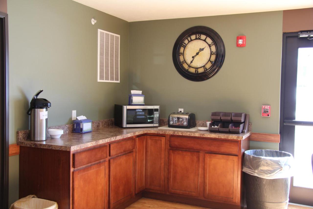 | Green Acres Hotel
