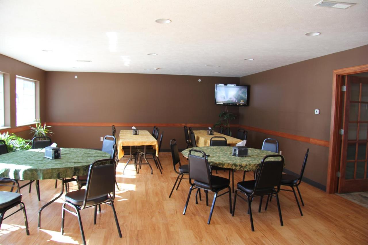 | Green Acres Hotel