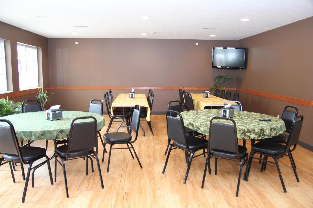 | Green Acres Hotel