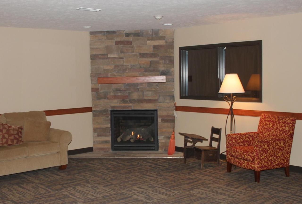| Green Acres Hotel