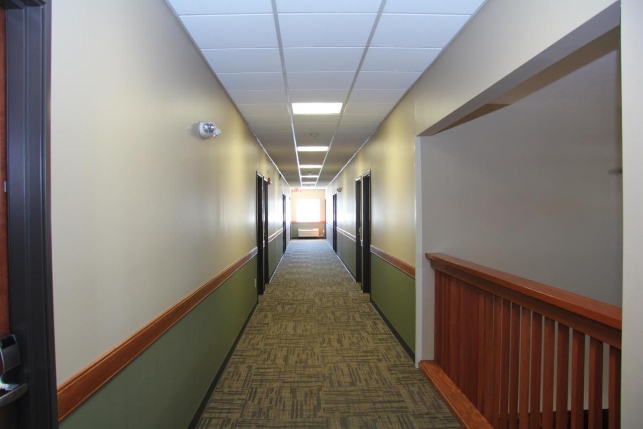  | Green Acres Hotel