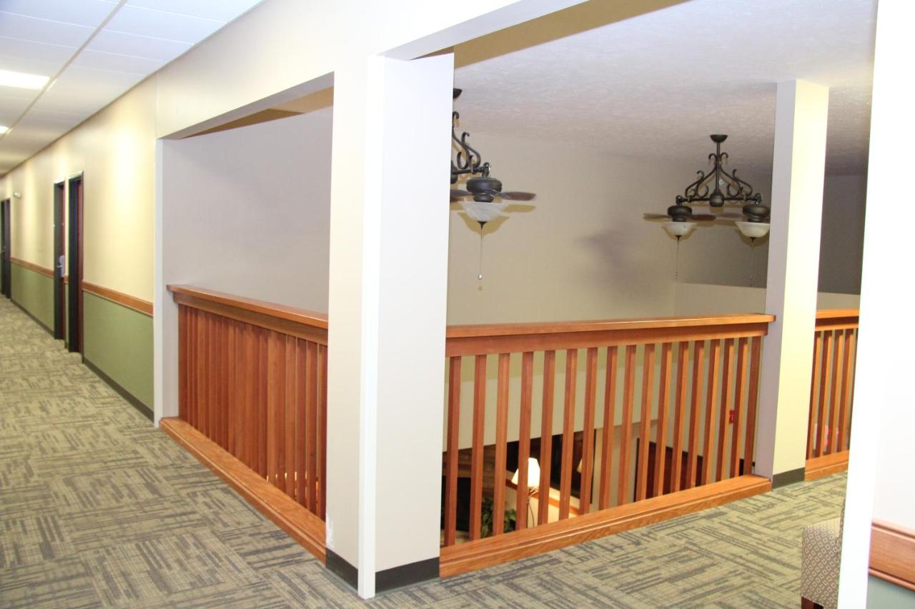 | Green Acres Hotel