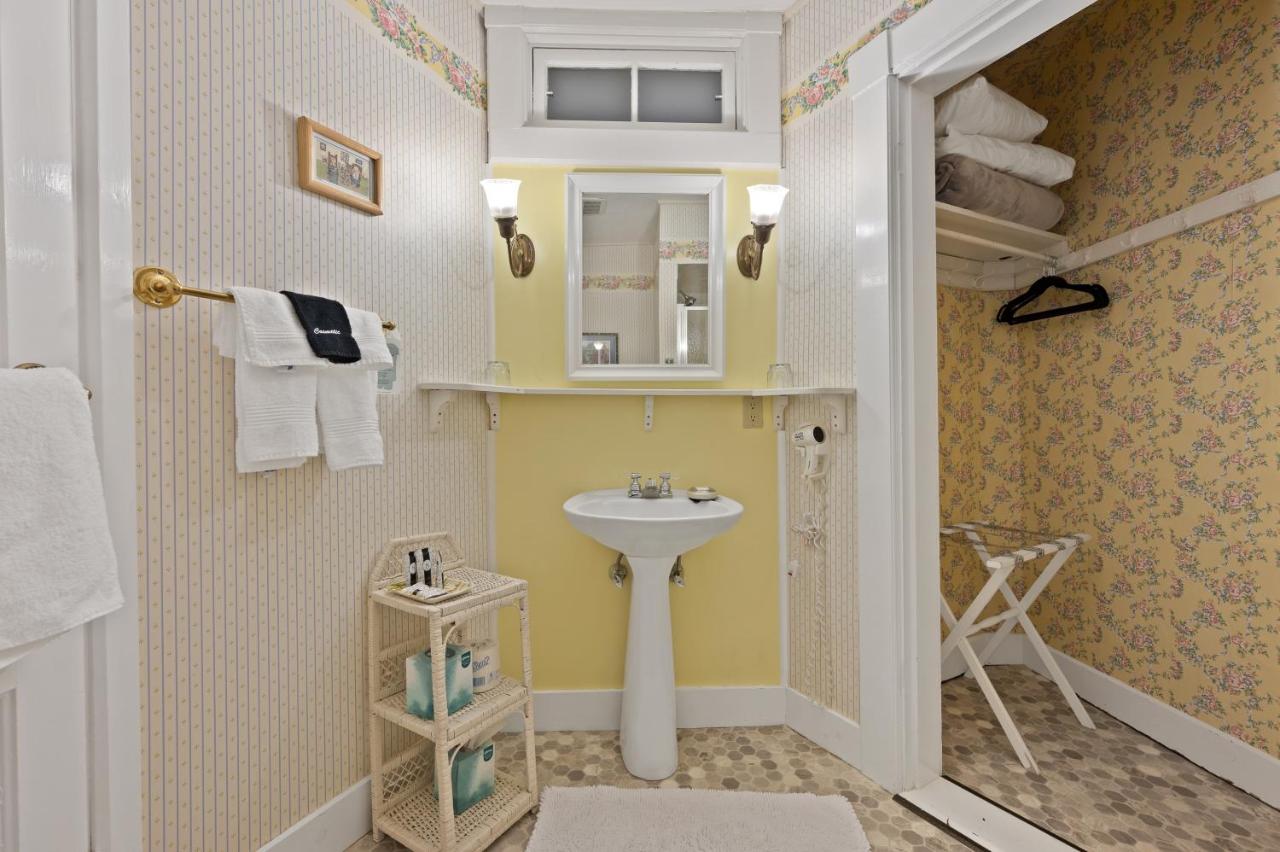 | Brook Farm Inn