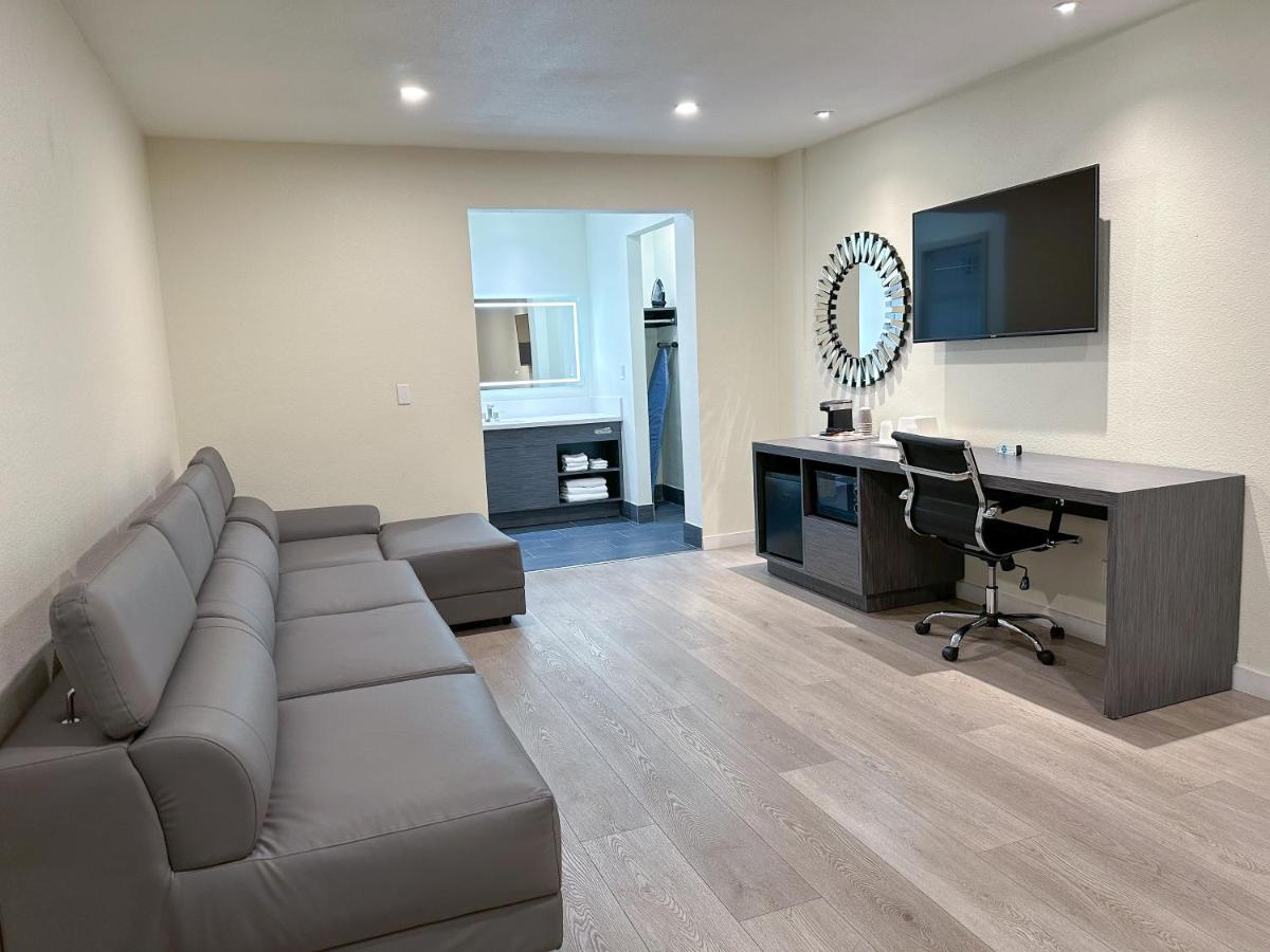 1 King Bed, 1 Queen Bed, 1 Bunk Bed, 2 Bedroom Family Suite, NSMK at Ramada by Wyndham Anaheim Convention Center