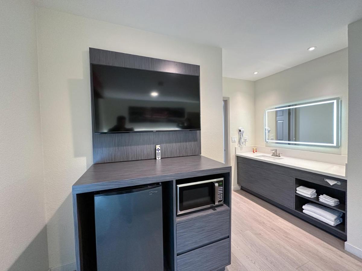 1 King Bed, 1 Queen Bed, 1 Bunk Bed, 2 Bedroom Family Suite, NSMK at Ramada by Wyndham Anaheim Convention Center