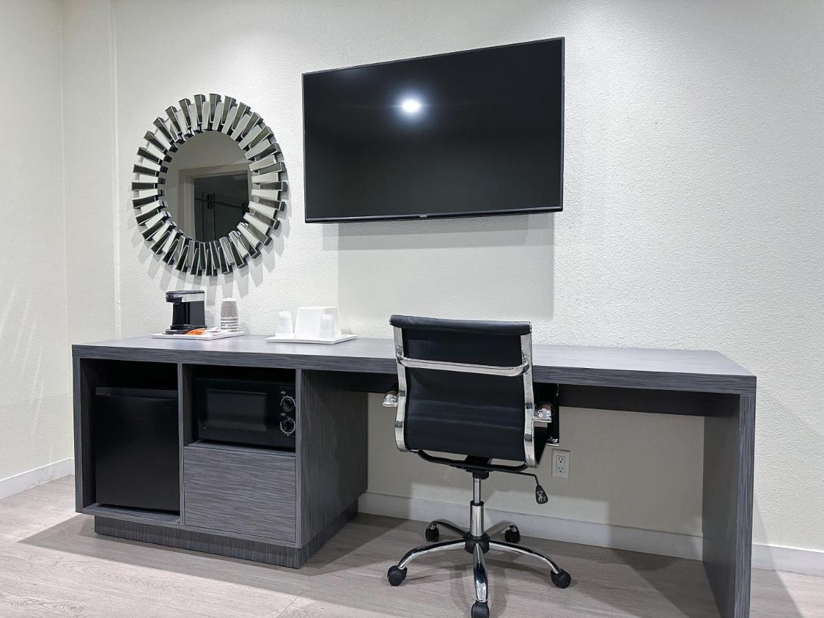 1 King Bed, 1 Queen Bed, 1 Bunk Bed, 2 Bedroom Family Suite, NSMK at Ramada by Wyndham Anaheim Convention Center