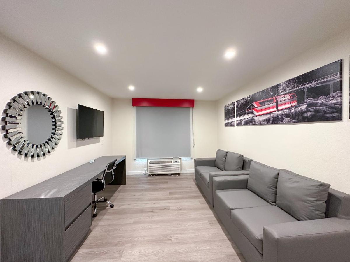 1 Queen Bed, 1 Bunk Bed, 1 Bedroom Family Suite, Non-Smoking at Ramada by Wyndham Anaheim Convention Center