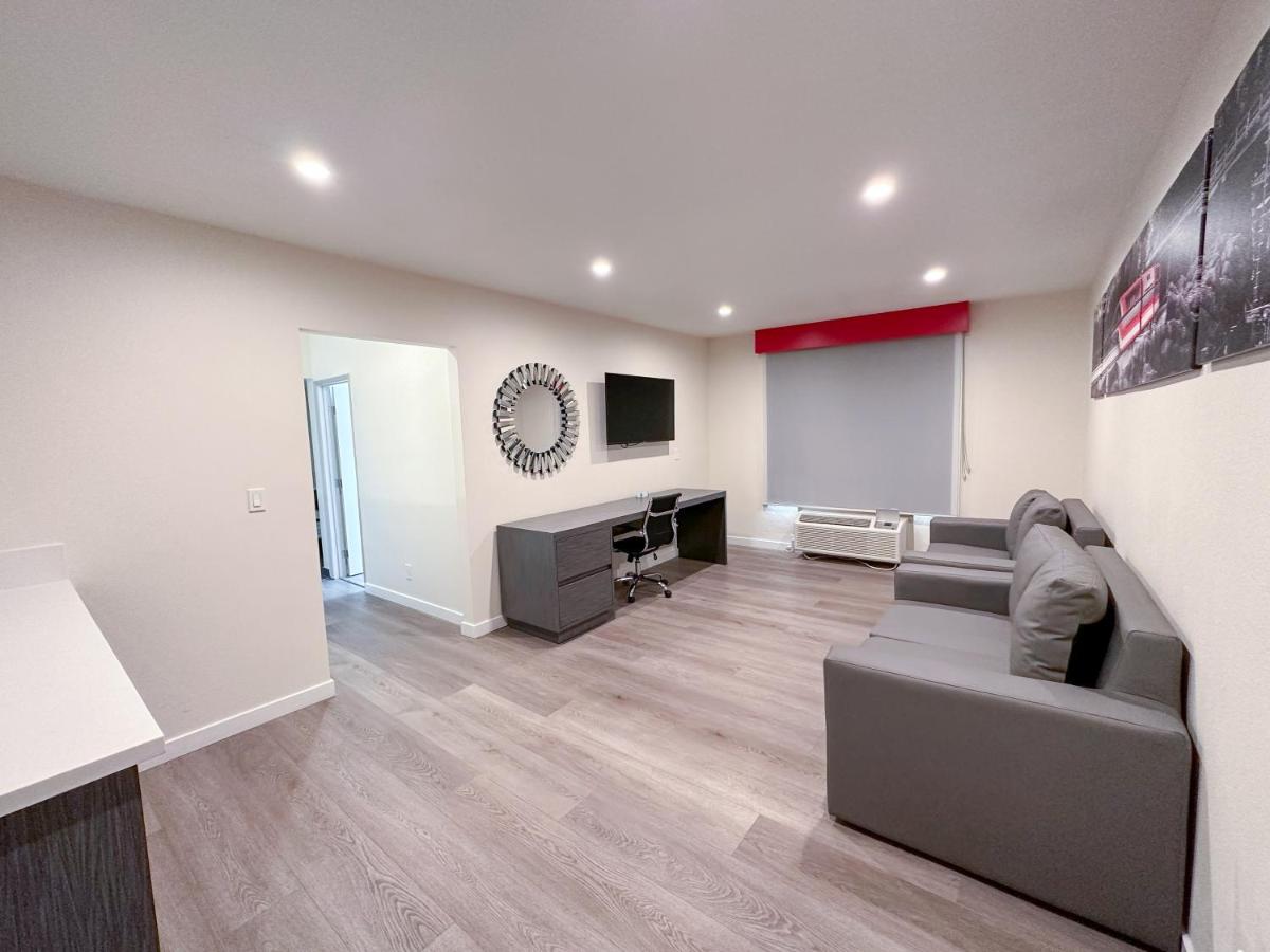 1 Queen Bed, 1 Bunk Bed, 1 Bedroom Family Suite, Non-Smoking at Ramada by Wyndham Anaheim Convention Center