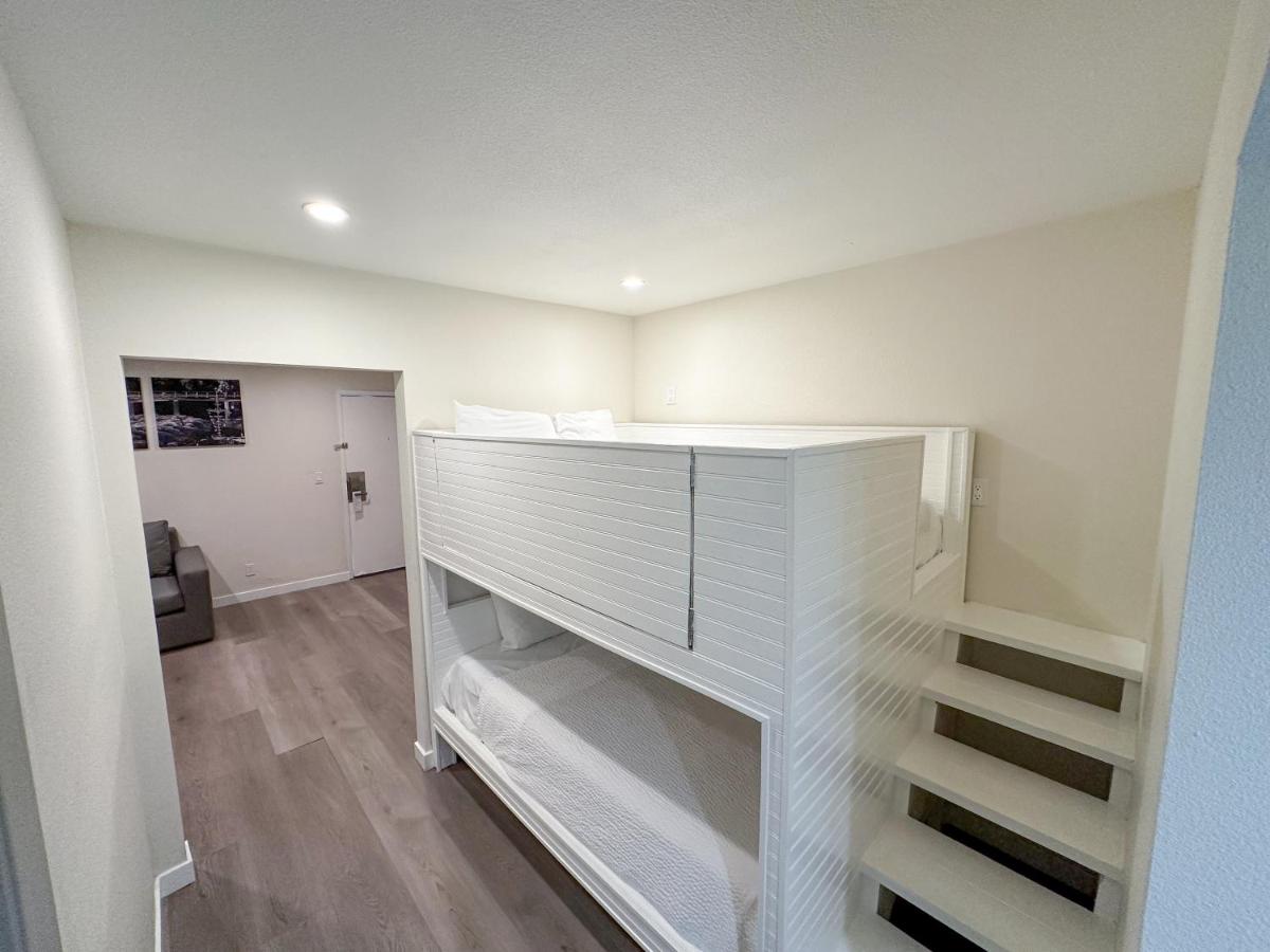 1 Queen Bed, 1 Bunk Bed, 1 Bedroom Family Suite, Non-Smoking at Ramada by Wyndham Anaheim Convention Center