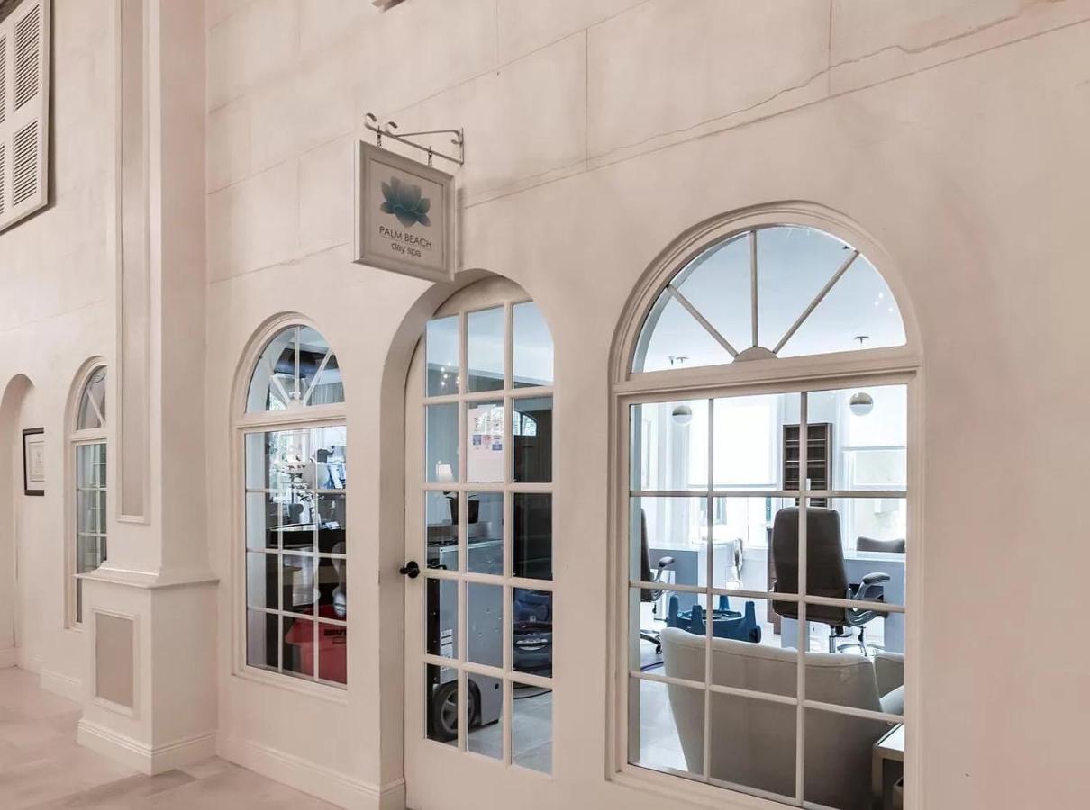 | Renovated studio in the heart of Palm Beach with parking