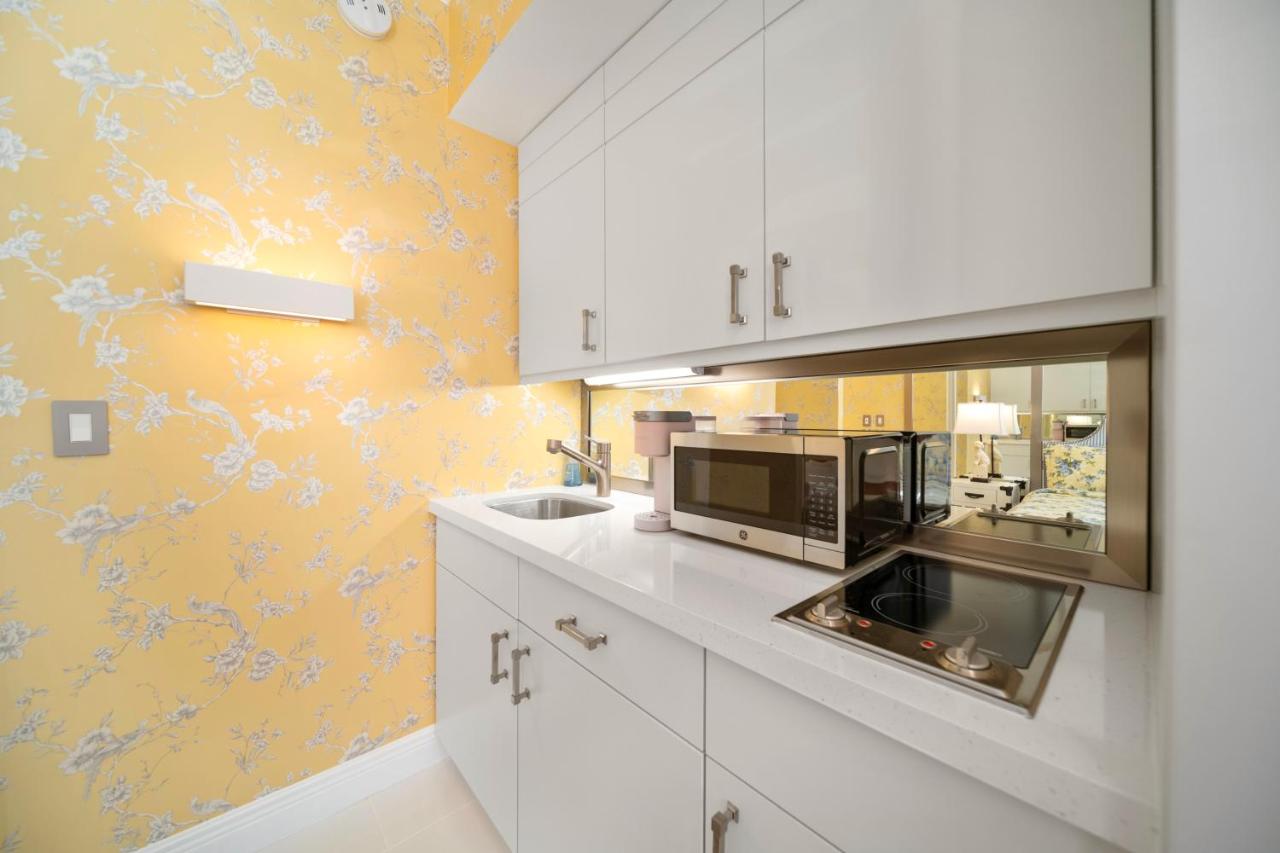  | Renovated studio in the heart of Palm Beach with parking
