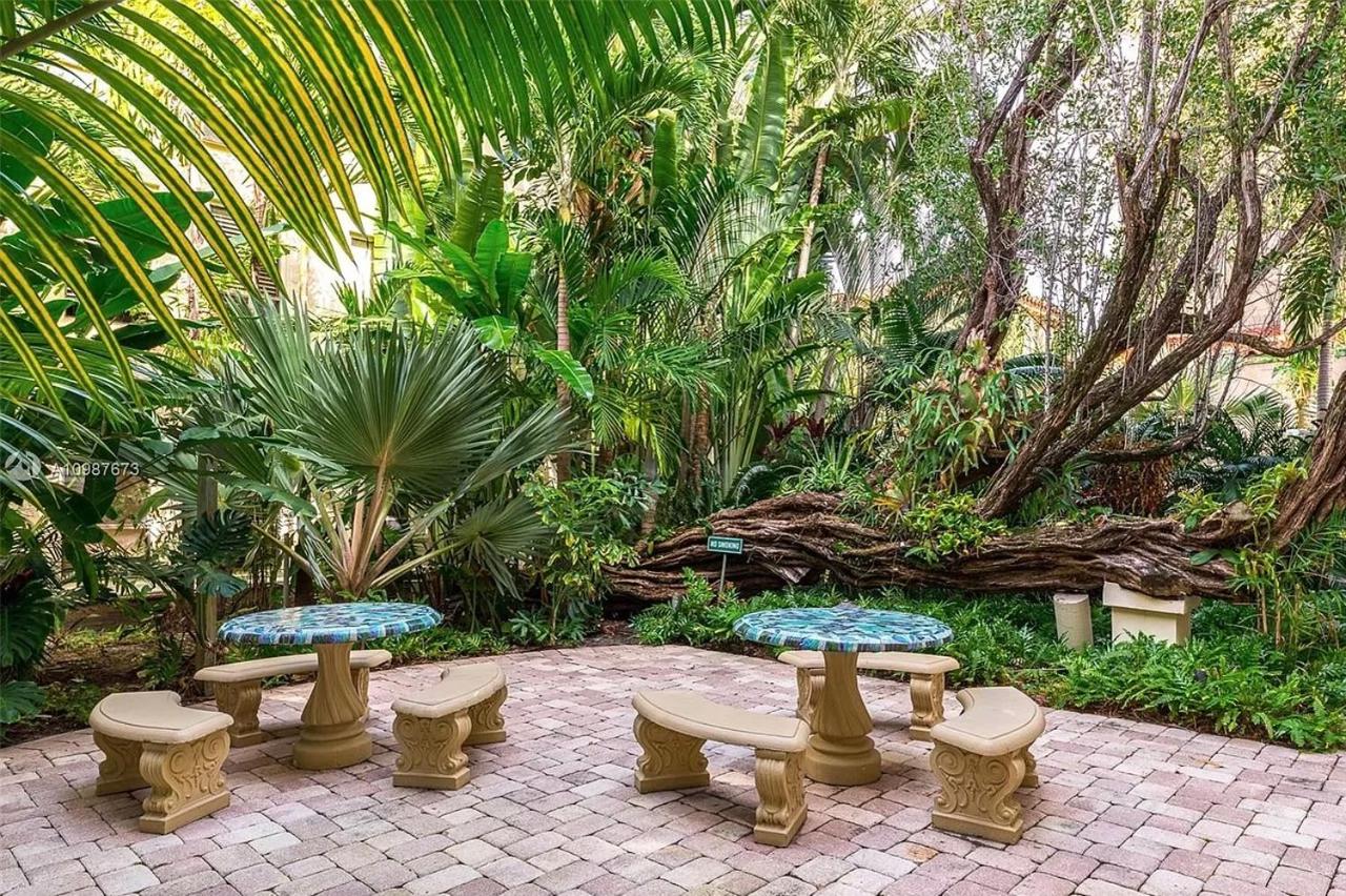 | Renovated studio in the heart of Palm Beach with parking