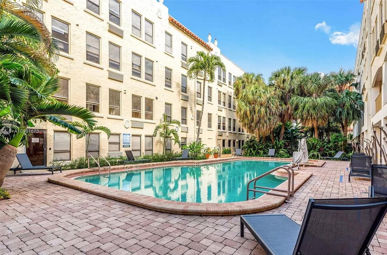| Renovated studio in the heart of Palm Beach with parking