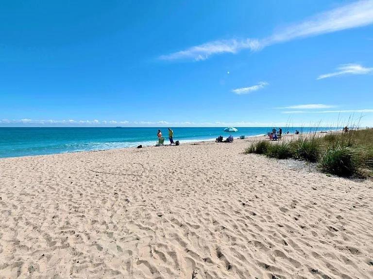 | Renovated studio in the heart of Palm Beach with parking