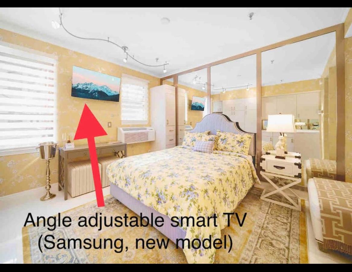 | Renovated studio in the heart of Palm Beach with parking