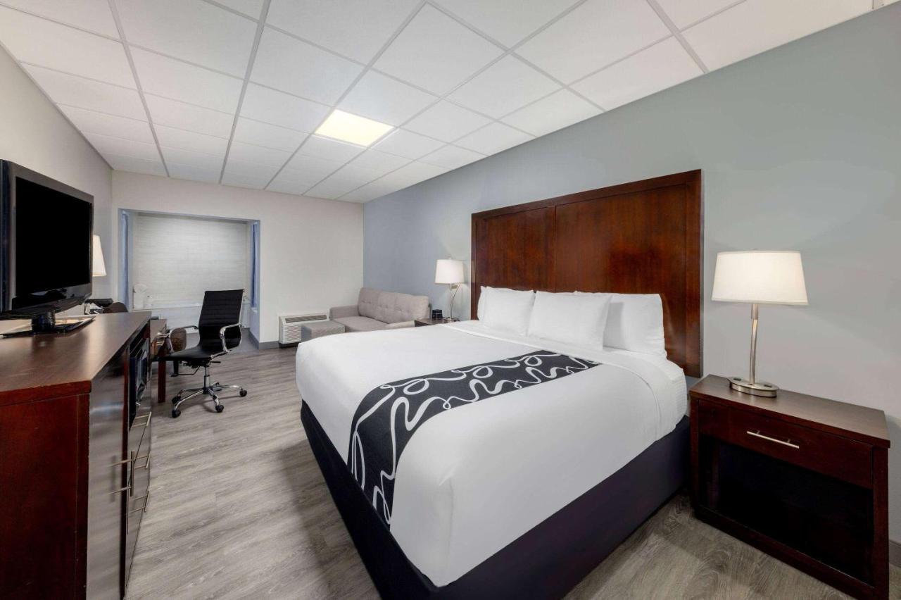 King Studio Suite - Non-Smoking at La Quinta Inn by Wyndham Lynnwood
