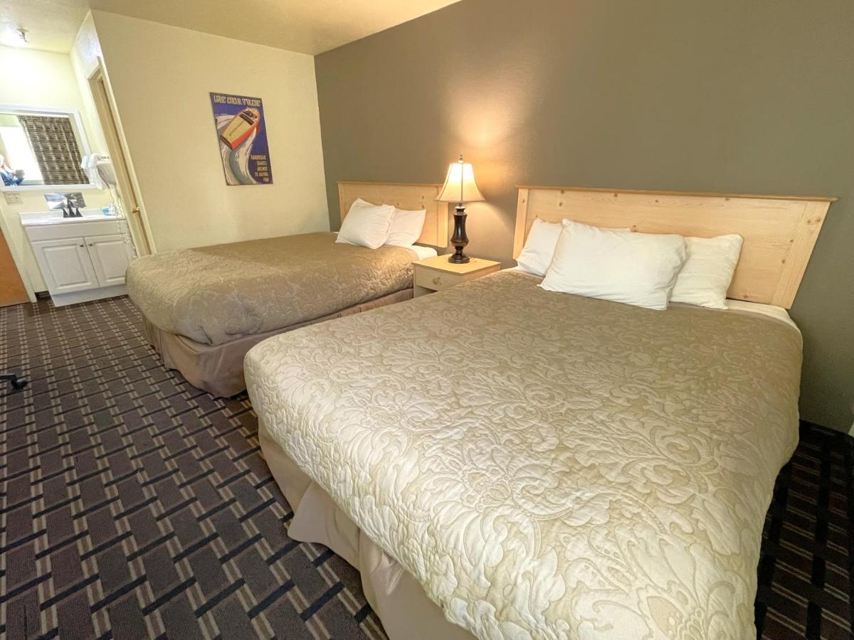 Queen Room with Two Queen Beds - Non-Smoking at FairBridge Inn - Coeur d'Alene