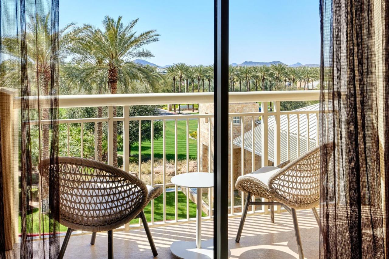Guest room, 1 King, Resort view at JW Marriott Phoenix Desert Ridge Resort & Spa