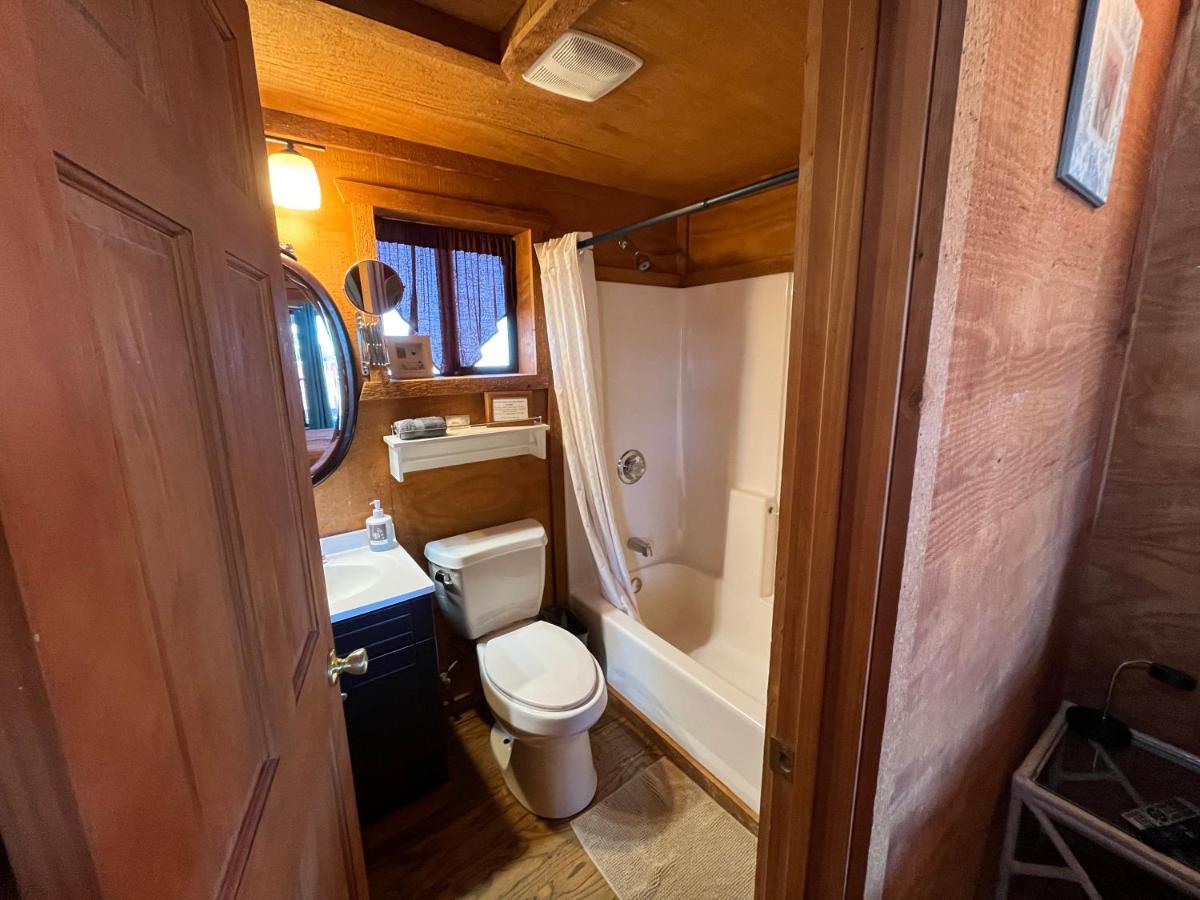  | Dumplin Patch Bed & Breakfast