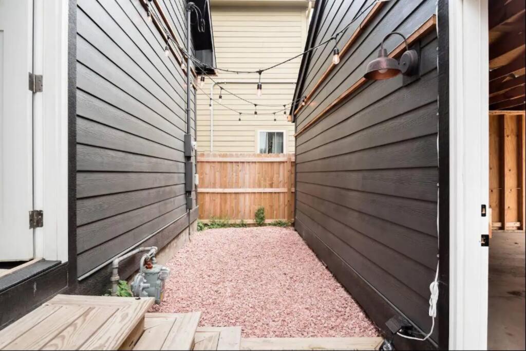  | Luxurious 3,000 Square Foot House Downtown