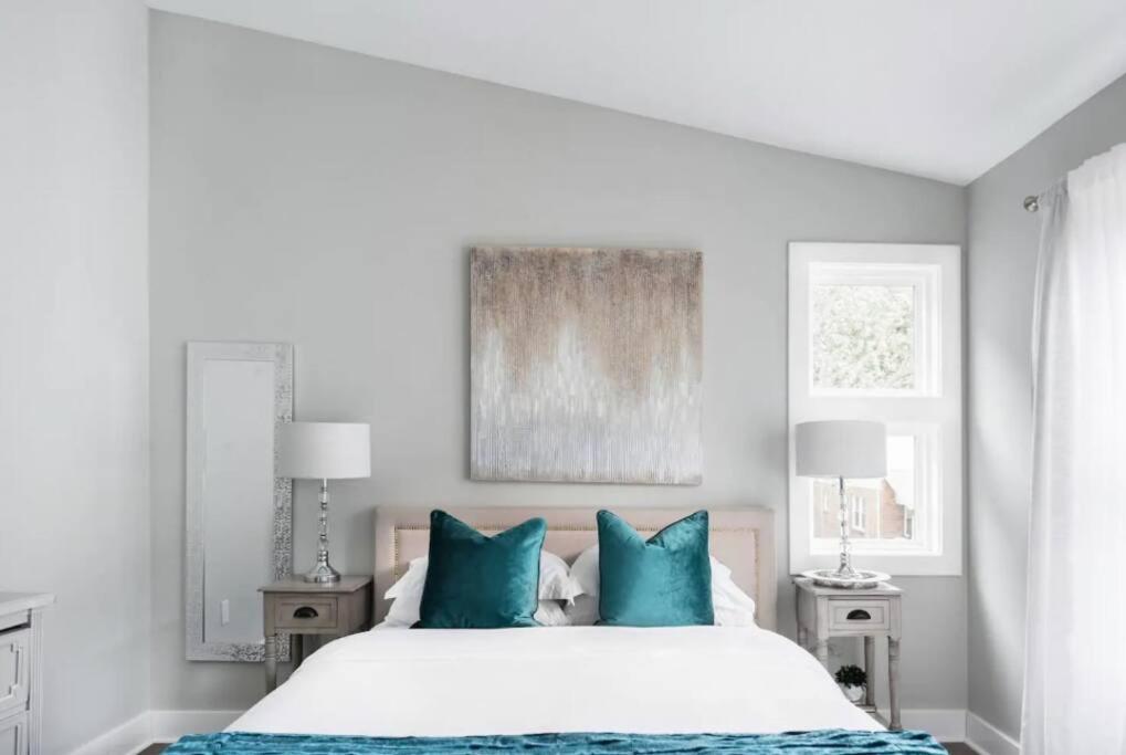 | Luxurious 3,000 Square Foot House Downtown