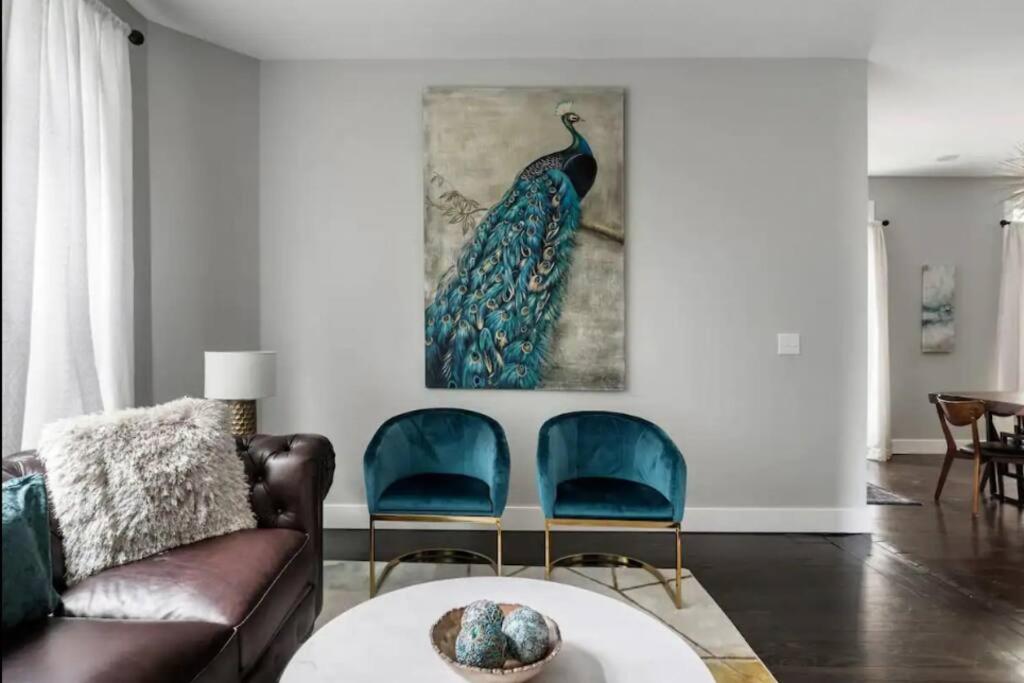  | Luxurious 3,000 Square Foot House Downtown